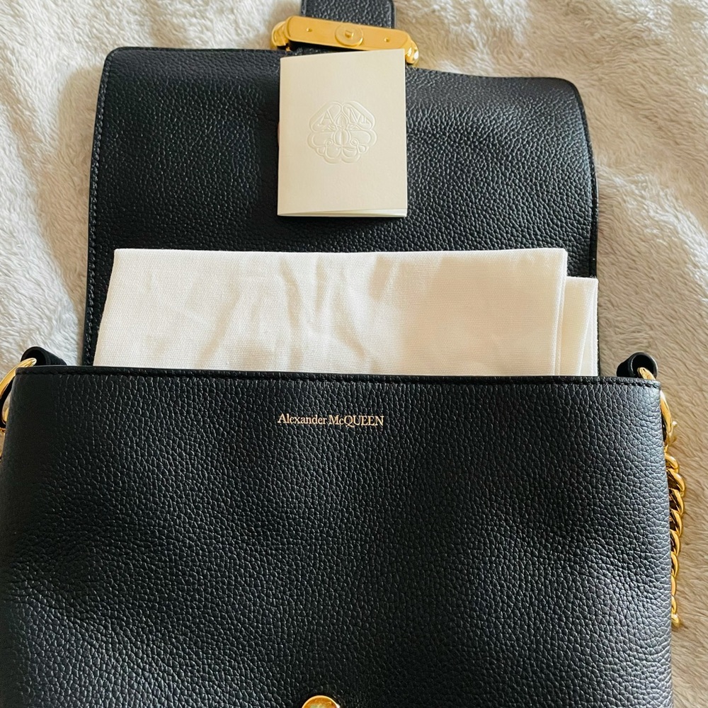 Alexander McQueen Twin Skull Leather Crossbody Bag - Picture 5 of 5
